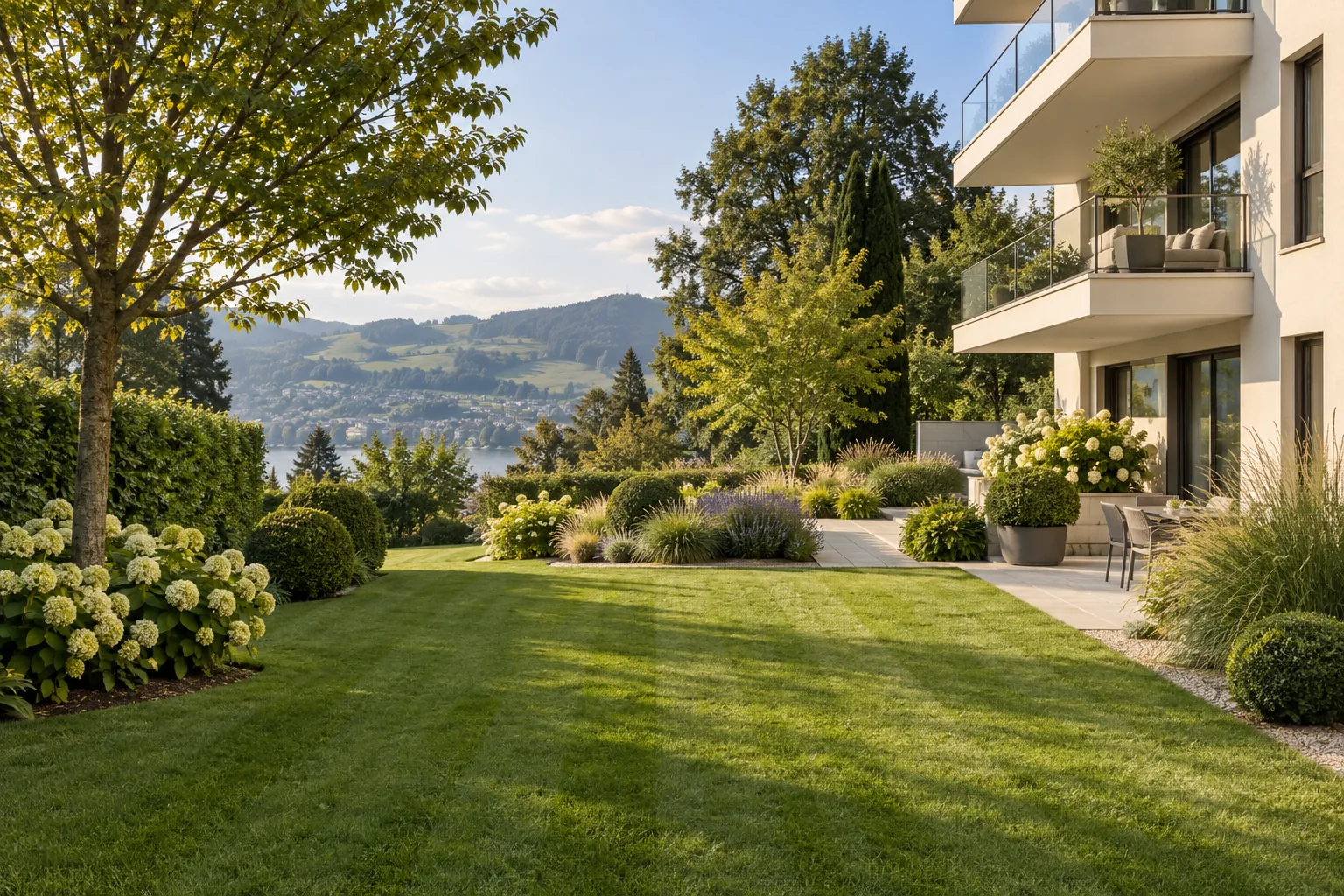 Gepflegter Garten als Illustration der Gartenpflege